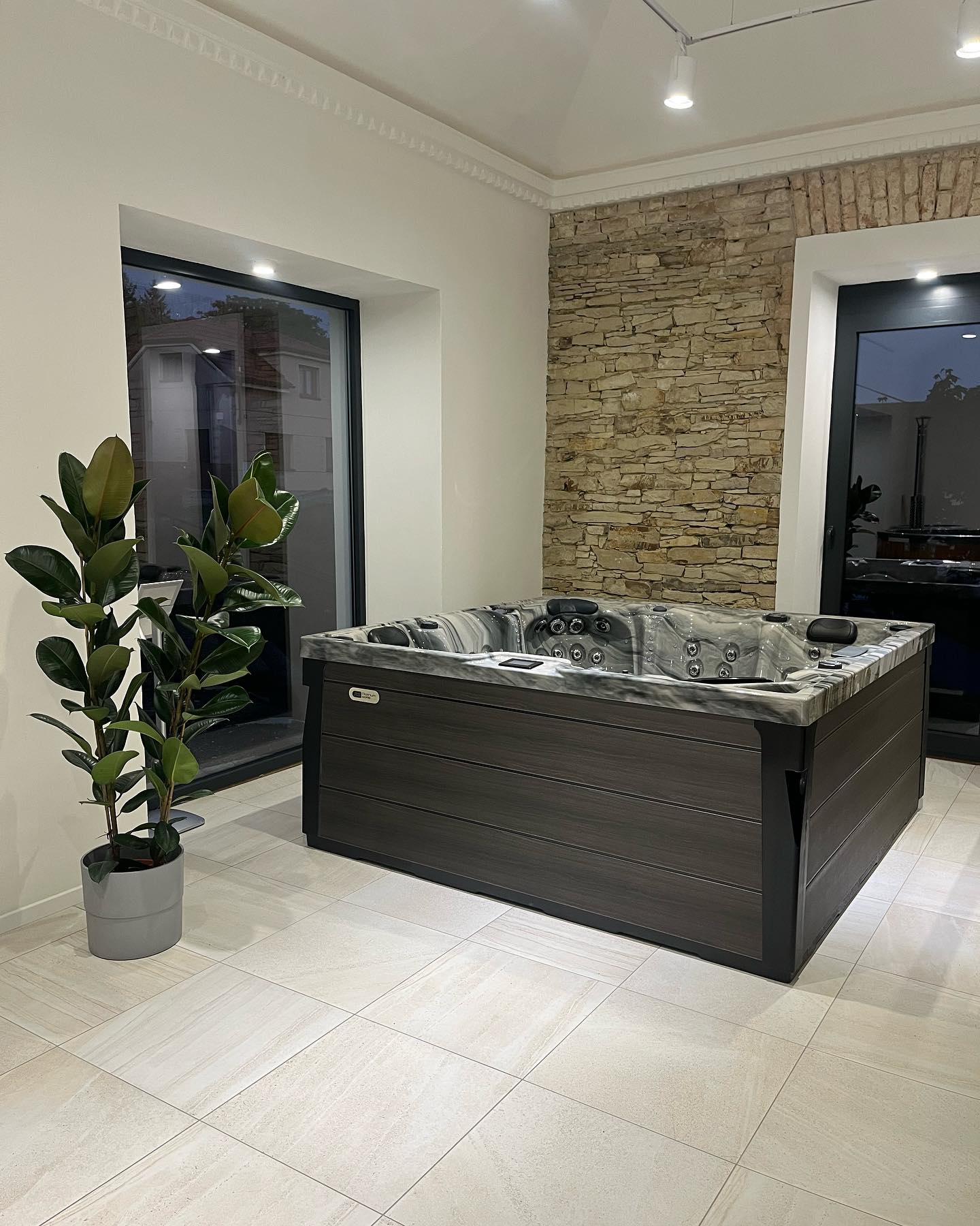 Showroom vířivek a koupacích sudů